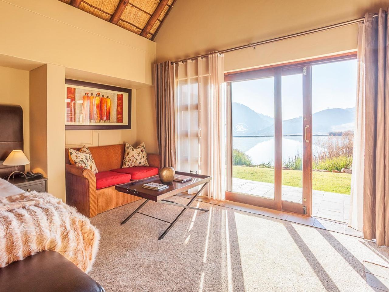Kloofzicht Lodge & Spa Krugersdorp Eksteriør billede A room at the Protea Hotel Sky Villa