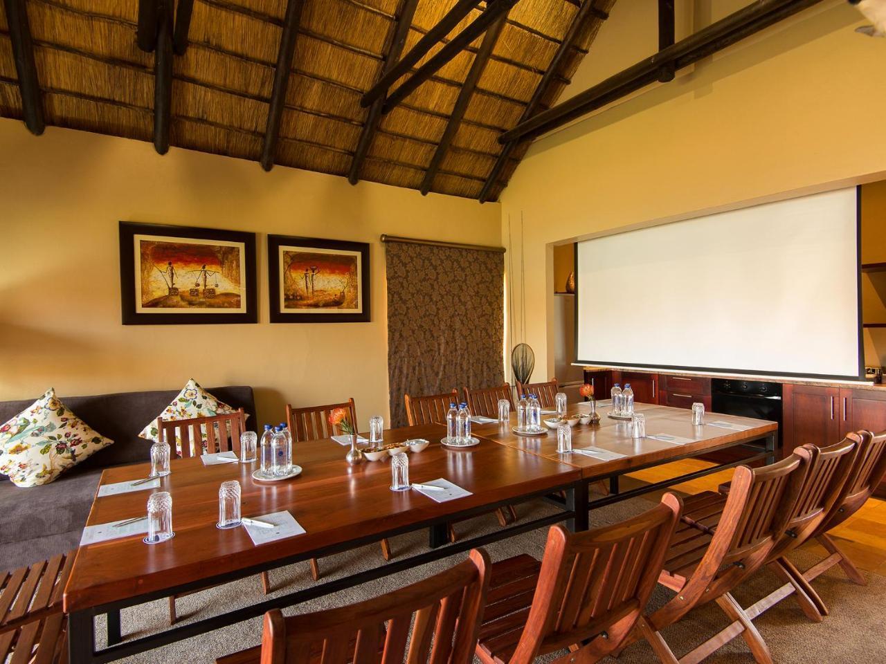 Kloofzicht Lodge & Spa Krugersdorp Eksteriør billede Conference room at the Victoria Falls Hotel